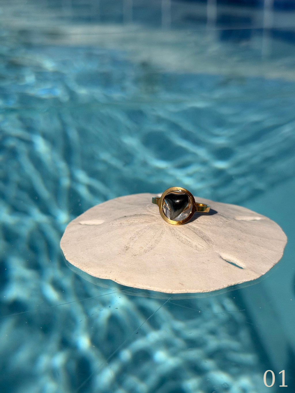 Isla - Minimal Shark Tooth Ring